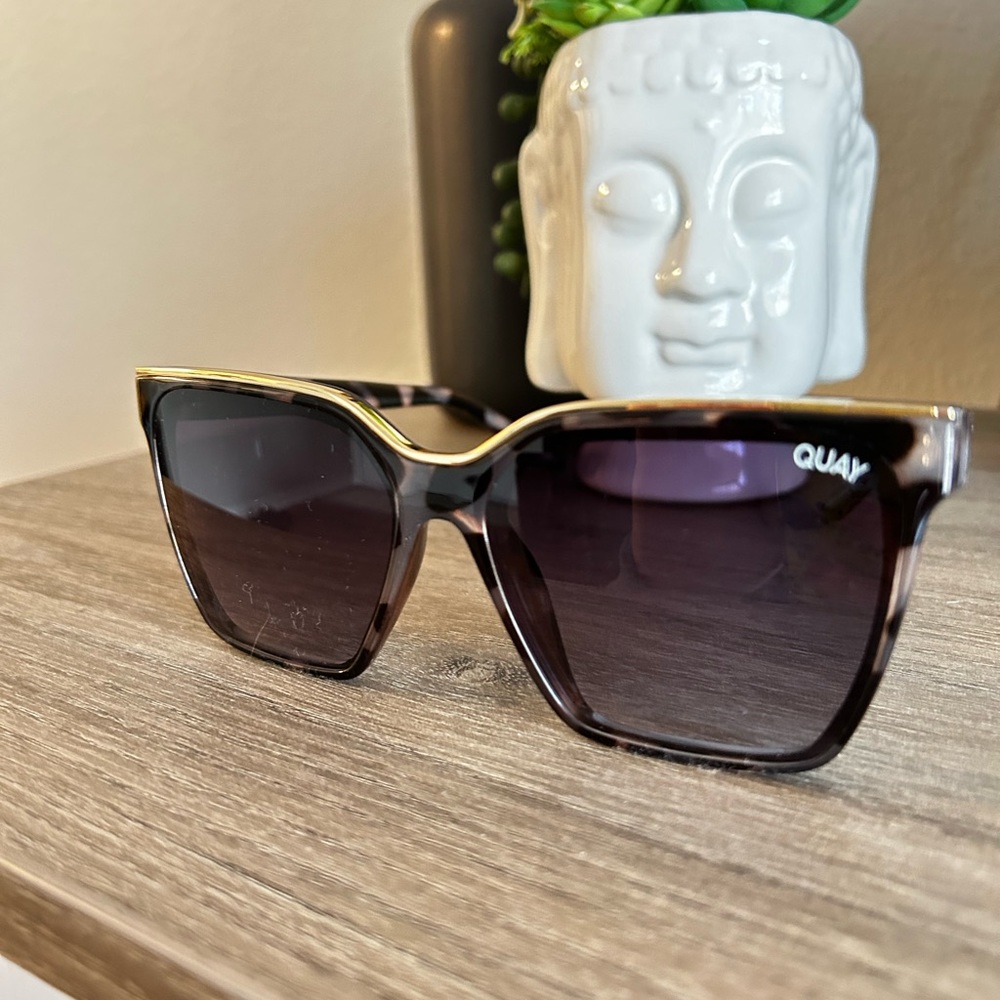 QUAY “LEVEL UP” SUNGLASSES